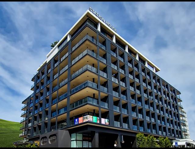 1 BEDROOM APARTMENT TO LET IN SEA POINT